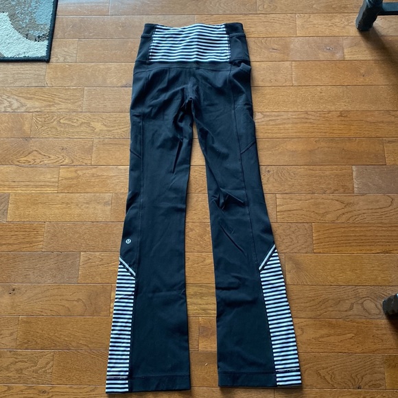 🤍🖤 LULULEMON ICE QUEEN PANT-BLACK/WHITE MINI STIPE-4🖤🤍 - Picture 3 of 11